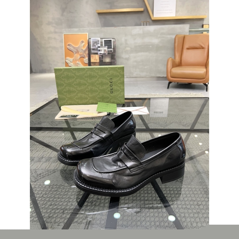 G*u*i leather shoes